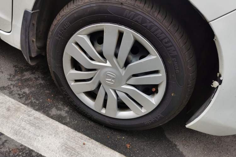 Used Honda Fit 2014 1.5L LX CVT Comfort Model Right Front Wheel Hub