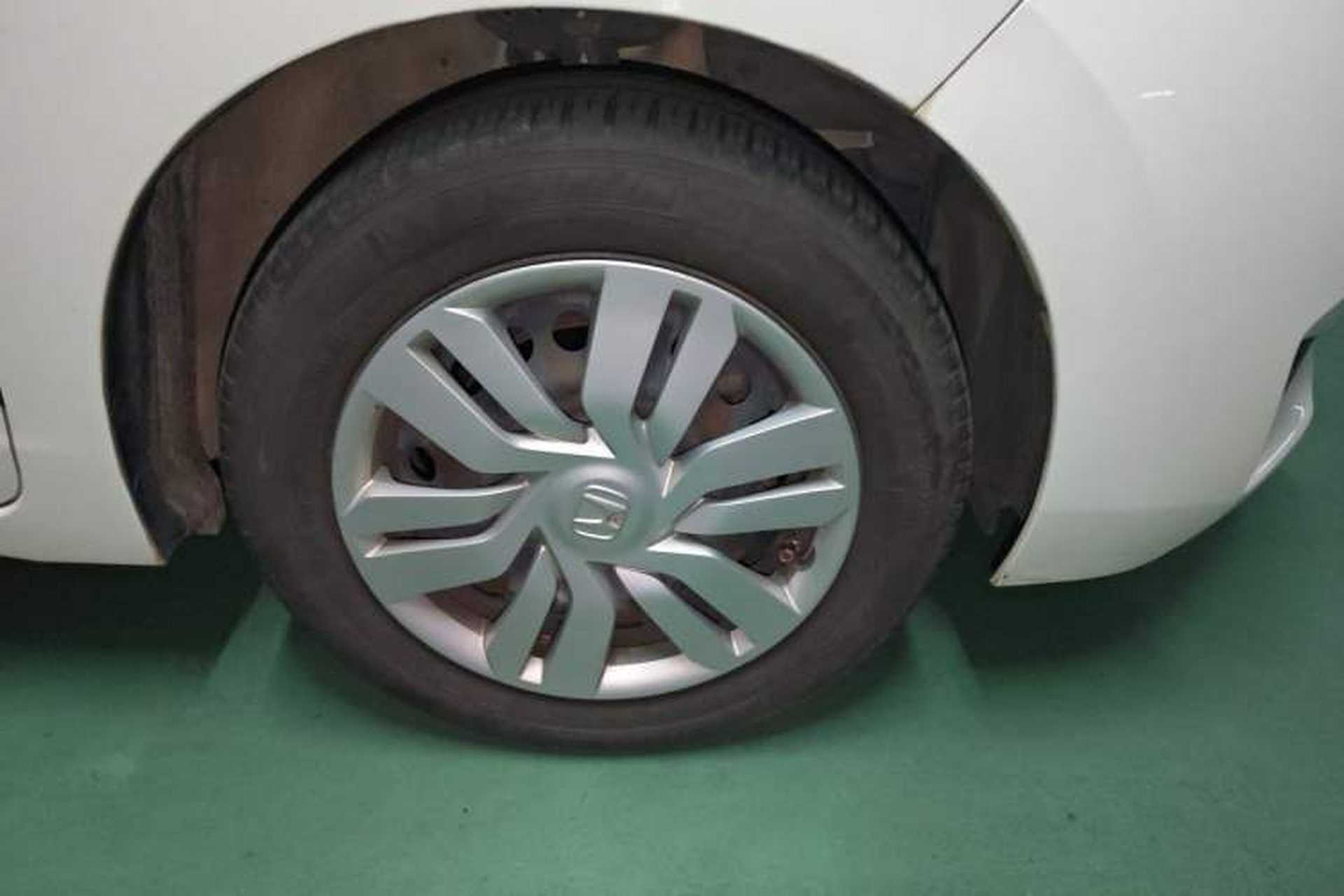 Used Honda Fit 2014 1.5L LX Manual Comfort Model Right Front Wheel Hub