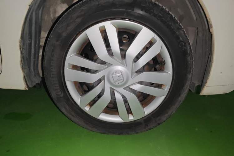 Used Honda Fit 2014 1.5L LX CVT Comfort Model Right Front Wheel Hub