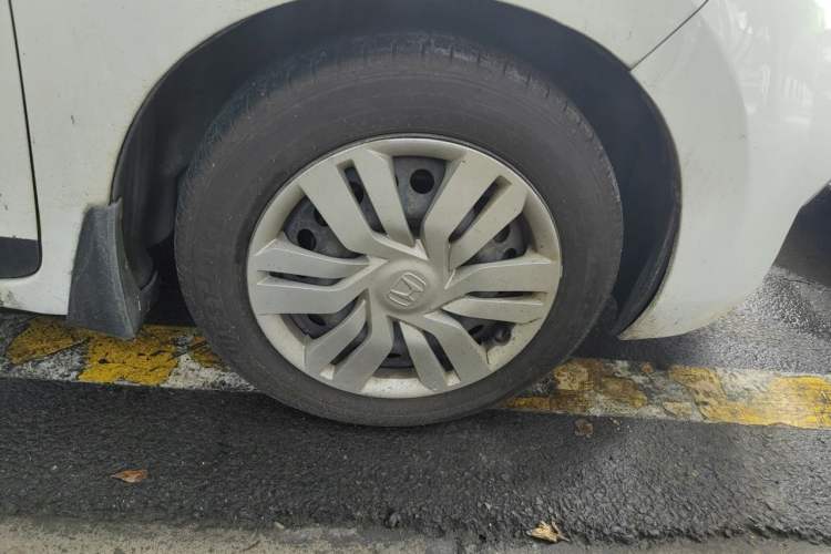 Used Honda Fit 2014 1.5L LX CVT Comfort Model Right Front Wheel Hub