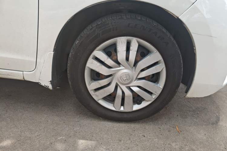 Used Honda Fit 2014 1.5L LX CVT Comfort Model Right Front Wheel Hub