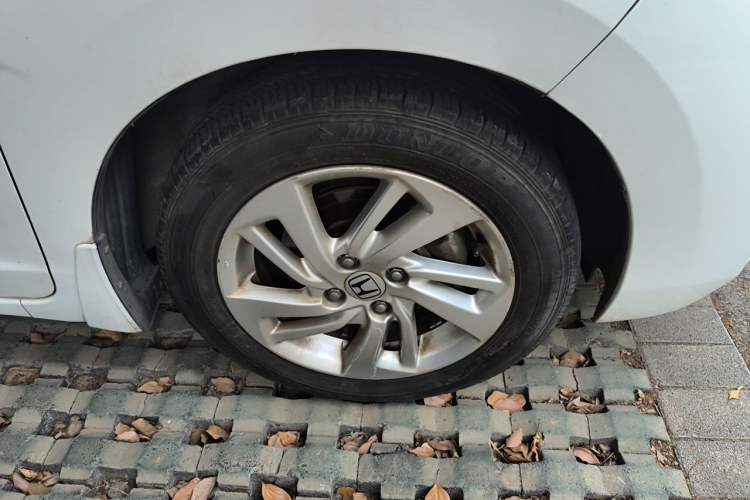 Used Honda Fit 2014 1.5L EX CVT Elite Model Right Front Wheel Hub