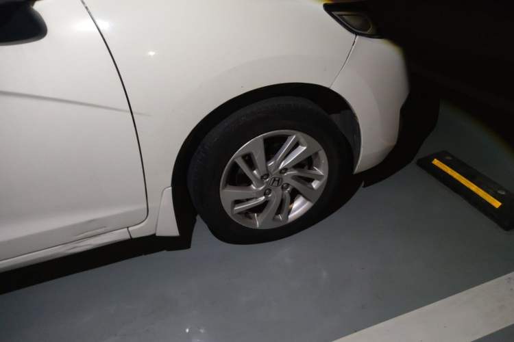 Used Honda Fit 2014 1.5L SE CVT Fashion Model Right Front Wheel Hub