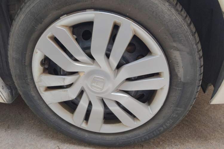 Used Honda Fit 2014 1.5L LX CVT Comfort Model Right Front Wheel Hub