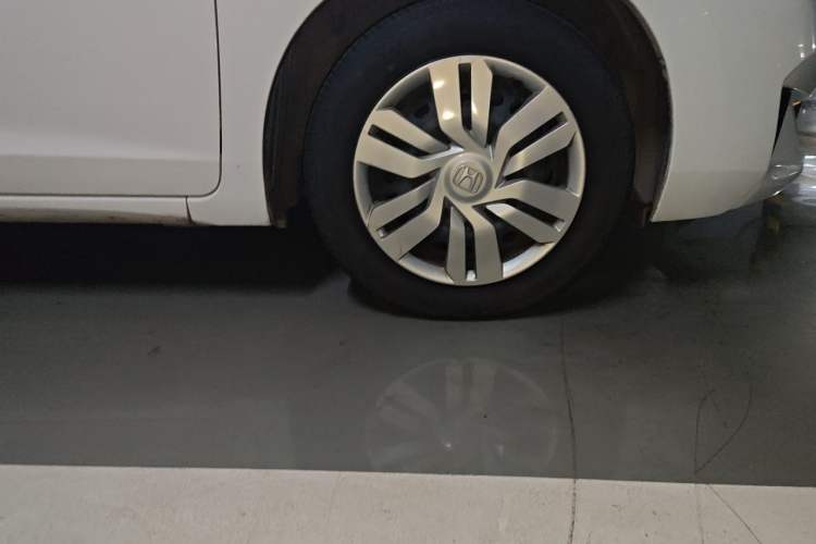 Used Honda Fit 2014 1.5L LX CVT Comfort Model Right Front Wheel Hub