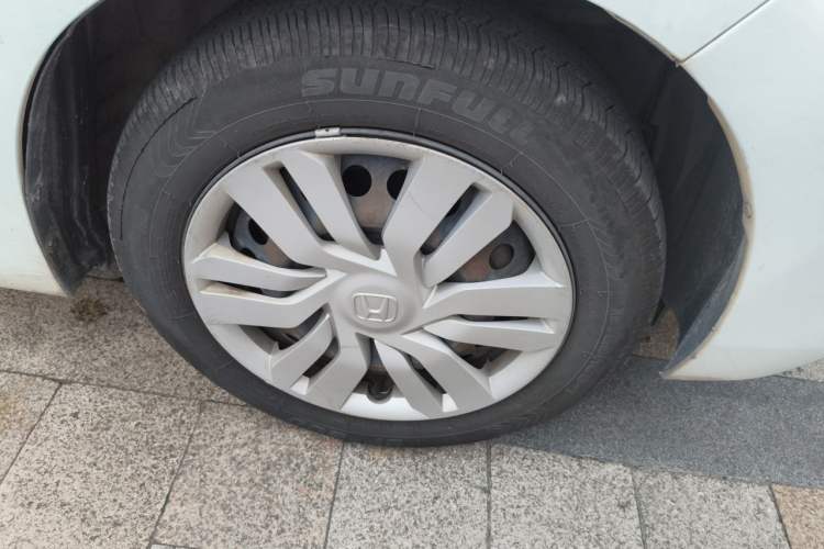 Used Honda Fit 2014 1.5L LX CVT Comfort Model Right Front Wheel Hub