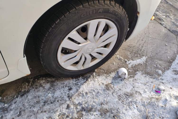 Used Honda Fit 2014 1.5L LX CVT Comfort Model Right Front Wheel Hub