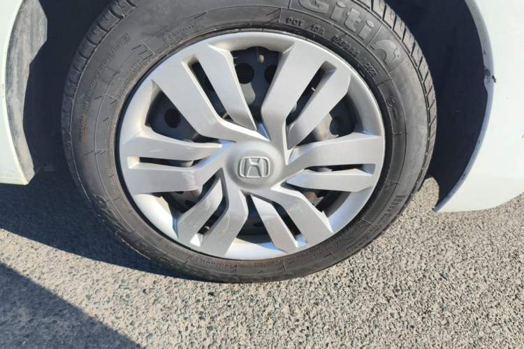 Used Honda Fit 2014 1.5L LX CVT Comfort Model Right Front Wheel Hub