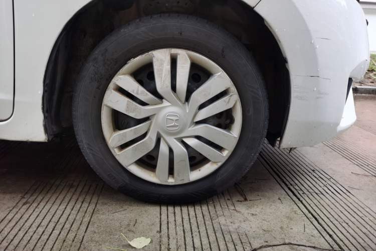 Used Honda Fit 2014 1.5L LX CVT Comfort Model Right Front Wheel Hub