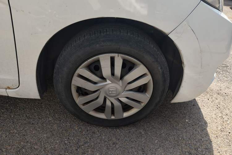 Used Honda Fit 2014 1.5L LX CVT Comfort Model Right Front Wheel Hub