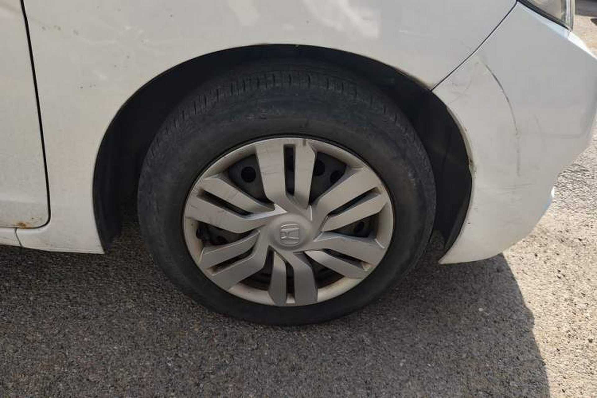 Used Honda Fit 2014 1.5L LX CVT Comfort Model Right Front Wheel Hub