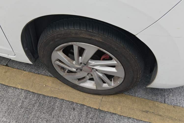 Used Honda Fit 2014 1.5L LX CVT Comfort Model Right Front Wheel Hub