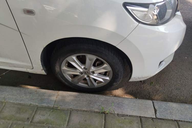 Used Honda Fit 2014 1.5L LX CVT Comfort Model Right Front Wheel Hub