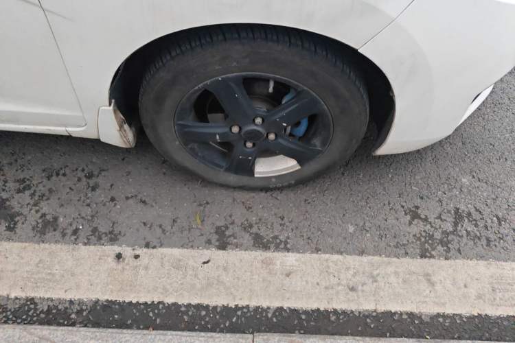Used Honda Fit 2014 1.5L LX Manual Comfort Model Right Front Wheel Hub