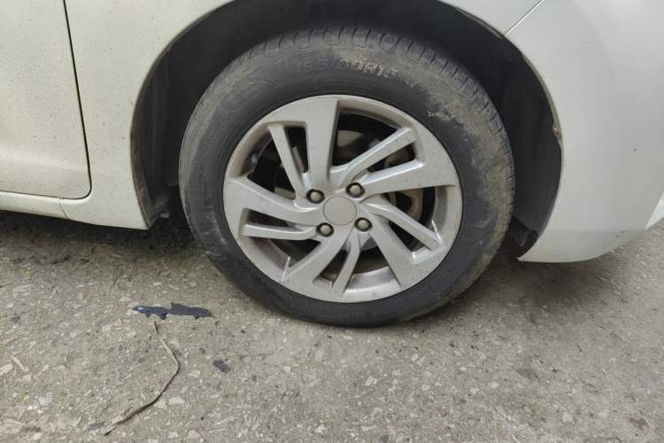 Used Honda Fit 2014 1.5L LX Manual Comfort Model Right Front Wheel Hub