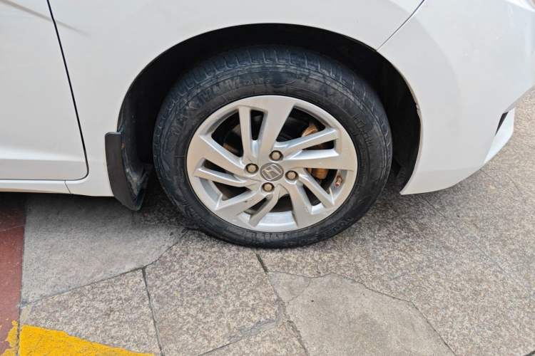 Used Honda Fit 2014 1.5L LX CVT Comfort Model Right Front Wheel Hub