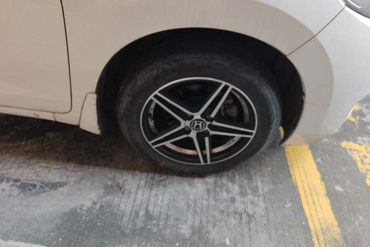 Used Honda Fit 2014 1.5L LX CVT Comfort Model Right Front Wheel Hub