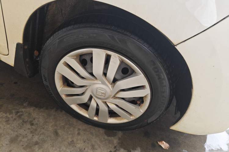Used Honda Fit 2014 1.5L LX CVT Comfort Model Right Front Wheel Hub
