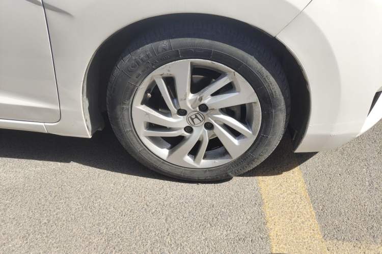 Used Honda Fit 2014 1.5L LX CVT Comfort Model Right Front Wheel Hub
