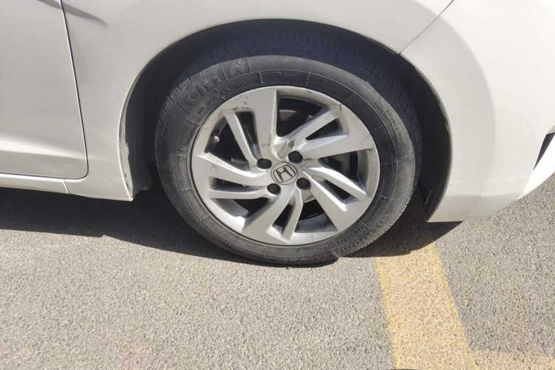 Used Honda Fit 2014 1.5L LX CVT Comfort Model Right Front Wheel Hub