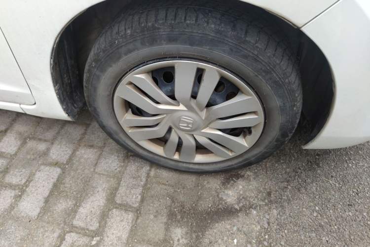 Used Honda Fit 2014 1.5L LX CVT Comfort Model Right Front Wheel Hub