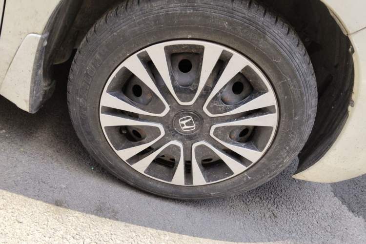 Used Honda Fit 2014 1.5L LX CVT Comfort Model Right Front Wheel Hub