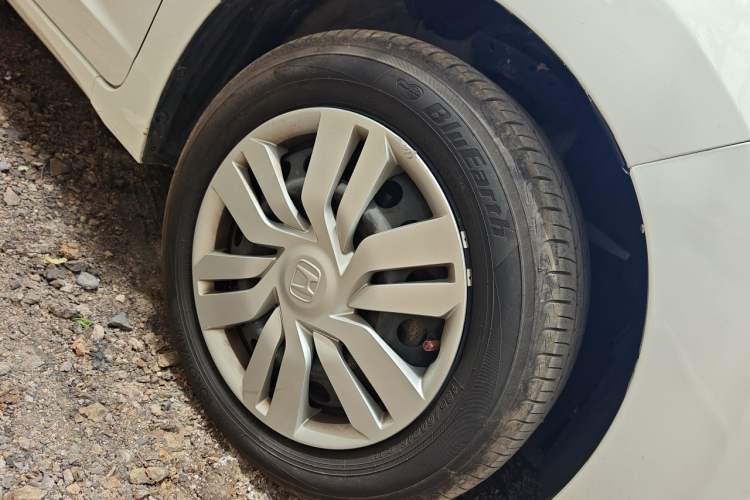 Used Honda Fit 2014 1.5L LX CVT Comfort Model Right Front Wheel Hub