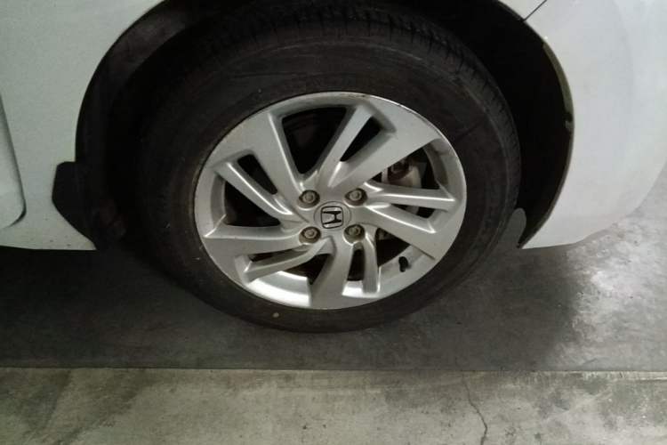 Used Honda Fit 2014 1.5L LX CVT Comfort Model Right Front Wheel Hub