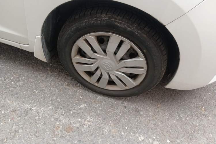 Used Honda Fit 2014 1.5L LX CVT Comfort Model Right Front Wheel Hub