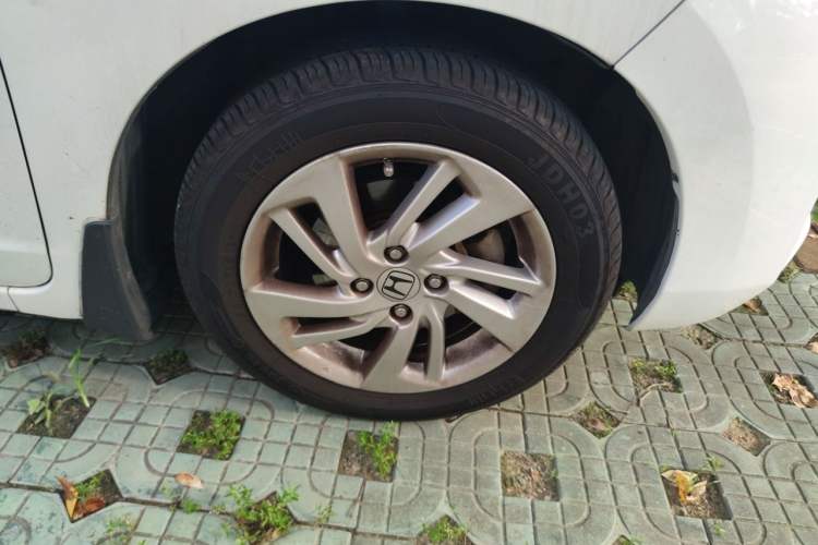 Used Honda Fit 2014 1.5L SE CVT Fashion Model Right Front Wheel Hub