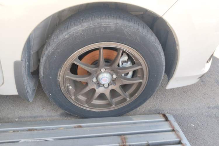 Used Honda Fit 2014 1.5L LX CVT Comfort Model Right Front Wheel Hub