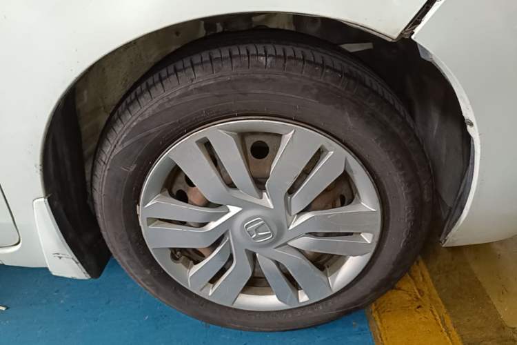 Used Honda Fit 2014 1.5L LX CVT Comfort Model Right Front Wheel Hub