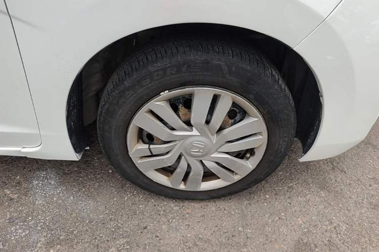 Used Honda Fit 2014 1.5L LX CVT Comfort Model Right Front Wheel Hub