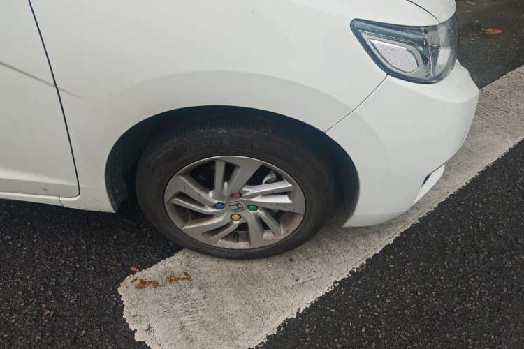 Used Honda Fit 2014 1.5L SE CVT Fashion Model Right Front Wheel Hub