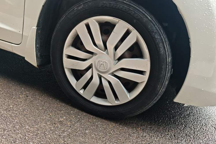 Used Honda Fit 2014 1.5L LX CVT Comfort Model Right Front Wheel Hub