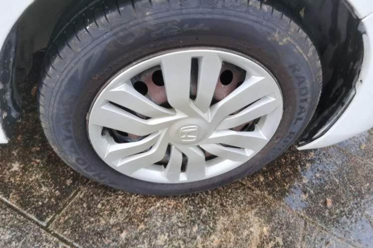 Used Honda Fit 2014 1.5L LX CVT Comfort Model Right Front Wheel Hub