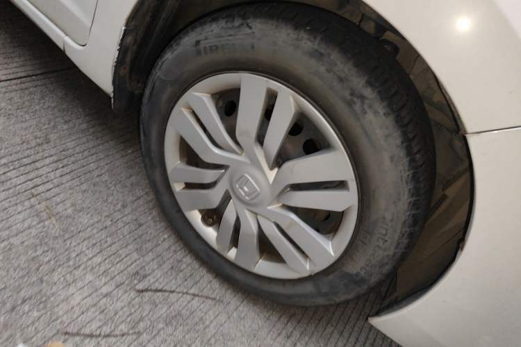 Used Honda Fit 2014 1.5L LX CVT Comfort Model Right Front Wheel Hub