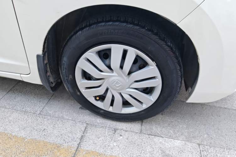 Used Honda Fit 2014 1.5L LX CVT Comfort Model Right Front Wheel Hub