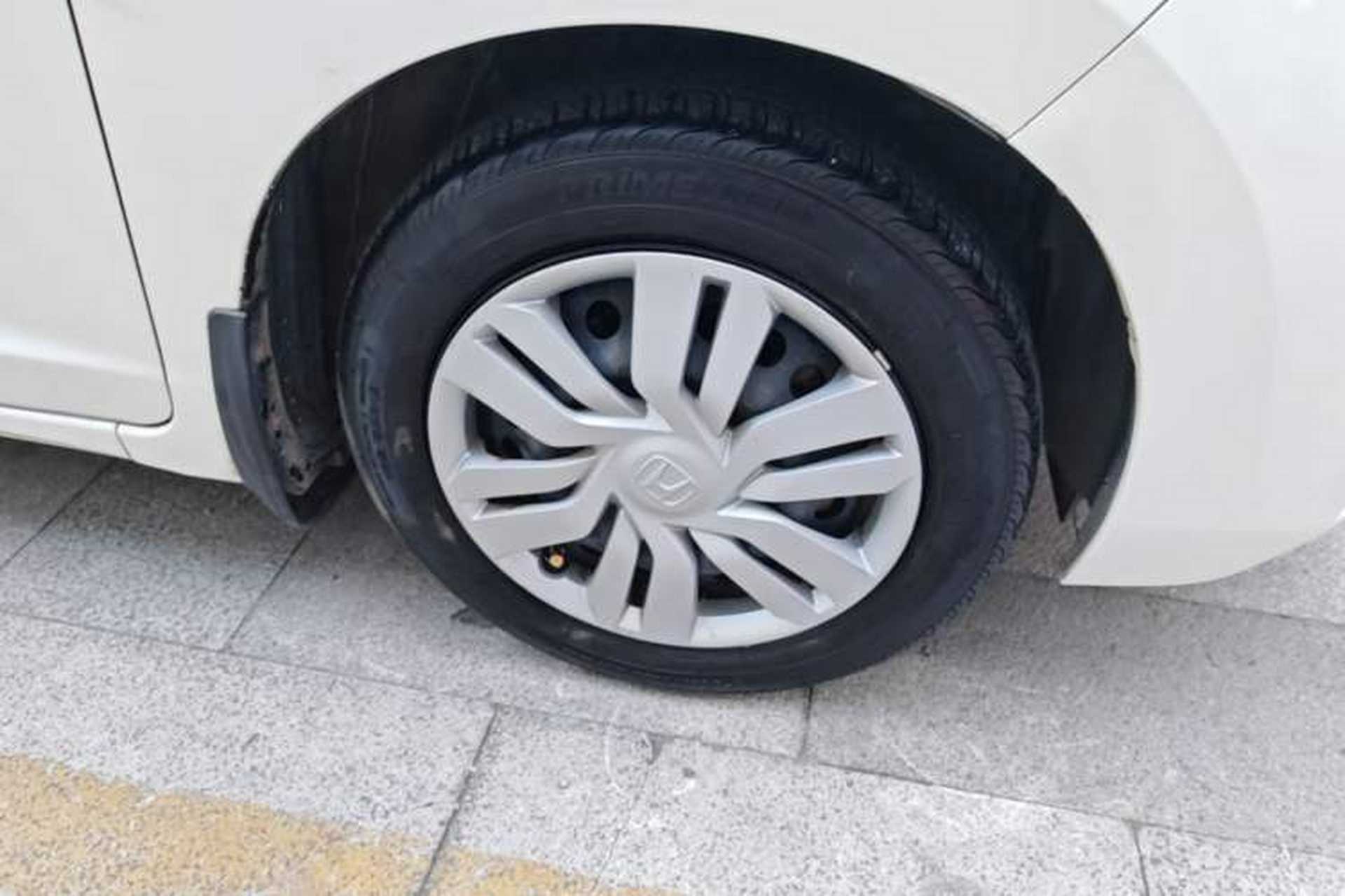 Used Honda Fit 2014 1.5L LX CVT Comfort Model Right Front Wheel Hub