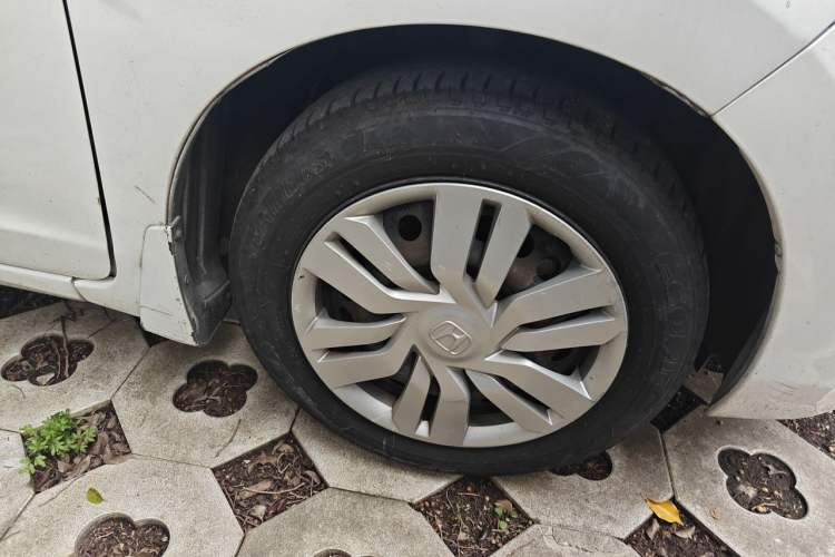 Used Honda Fit 2014 1.5L LX CVT Comfort Model Right Front Wheel Hub