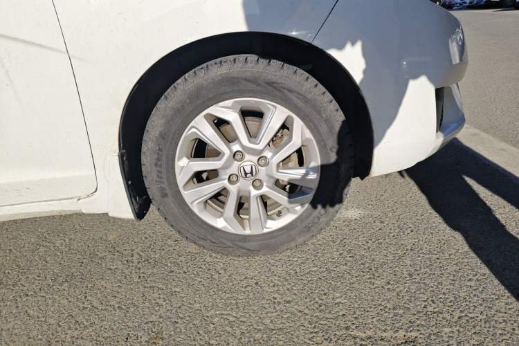 Used Honda Fit 2014 1.5L LX CVT Comfort Model Right Front Wheel Hub