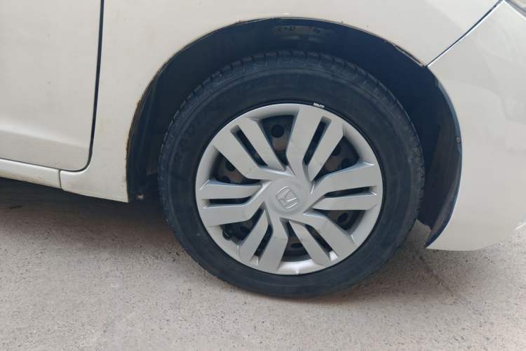 Used Honda Fit 2014 1.5L LX CVT Comfort Model Right Front Wheel Hub