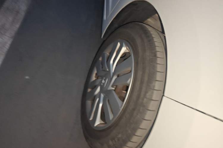 Used Honda Fit 2014 1.5L LX CVT Comfort Model Right Front Wheel Hub