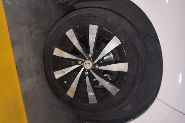 Used Honda Fit 2014 1.5L LX CVT Comfort Model Right Front Wheel Hub