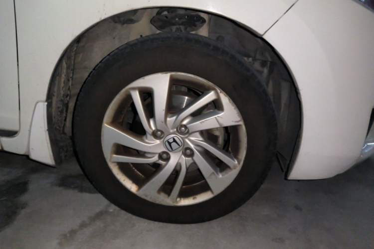 Used Honda Fit 2014 1.5L EX CVT Elite Model Right Front Wheel Hub