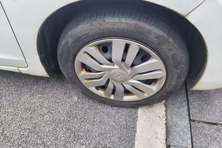Used Honda Fit 2014 1.5L LX CVT Comfort Model Right Front Wheel Hub