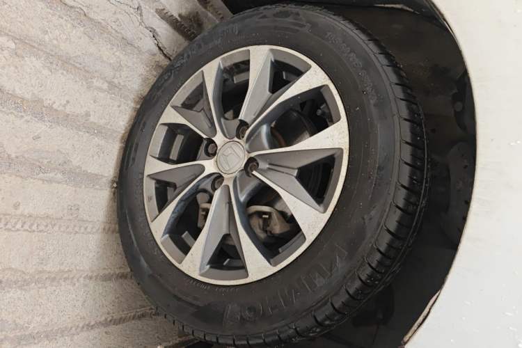 Used Honda Fit 2014 1.5L SE CVT Fashion Model Right Front Wheel Hub