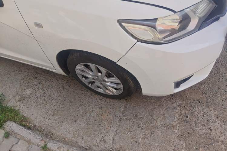 Used Honda Fit 2014 1.5L LX Manual Comfort Model Right Front Wheel Hub