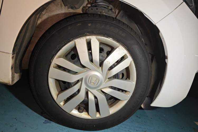 Used Honda Fit 2014 1.5L LX CVT Comfort Model Right Front Wheel Hub