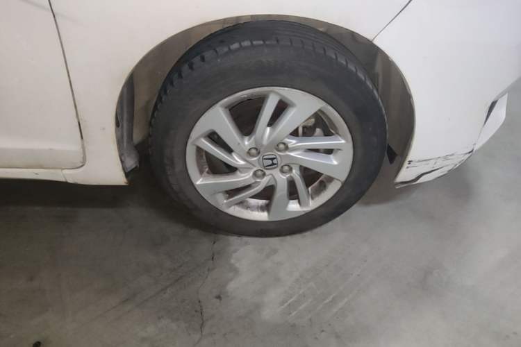 Used Honda Fit 2014 1.5L LX CVT Comfort Model Right Front Wheel Hub